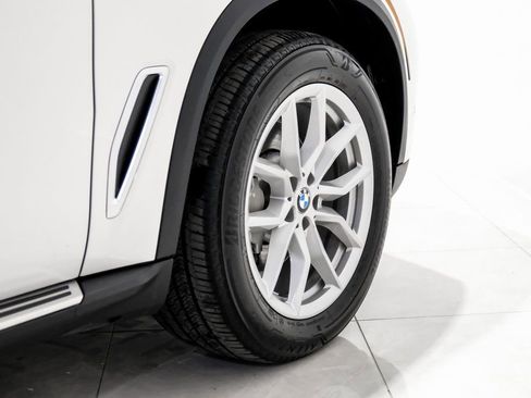 Used 2023 BMW X5 xDrive40i w/ Premium Package image 52