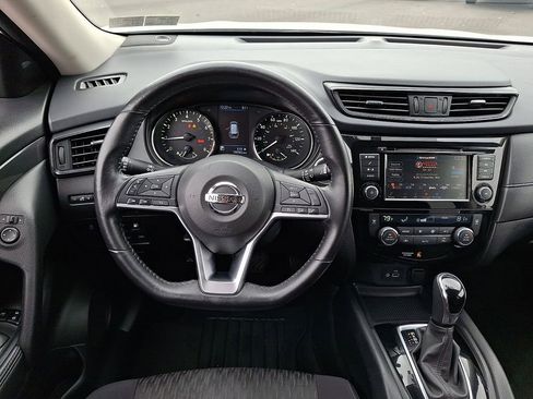 Used 2018 Nissan Rogue SV image 12