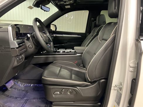 Certified 2025 Cadillac Escalade Sport w/ Touring Package AWD/4WD image 21