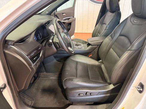 Used 2023 Cadillac XT4 Luxury w/ Cold Weather Package AWD/4WD image 18