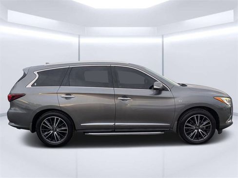 Used 2018 INFINITI QX60 FWD w/ Deluxe Technology Package image 3