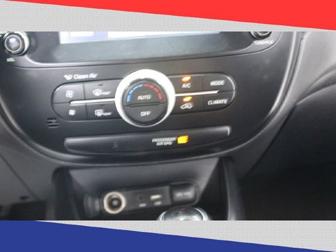 Used 2019 Kia Soul + image 20