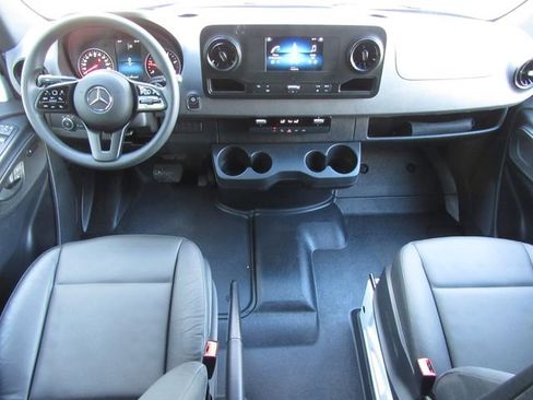 Used 2024 Mercedes-Benz Sprinter 2500 image 29