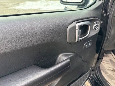 Used 2019 Jeep Wrangler Unlimited Sport S image 40