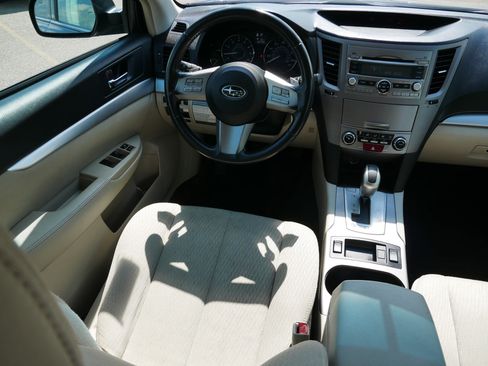 Used 2011 Subaru Outback 2.5i Premium w/ All-Weather Pkg AWD/4WD image 9