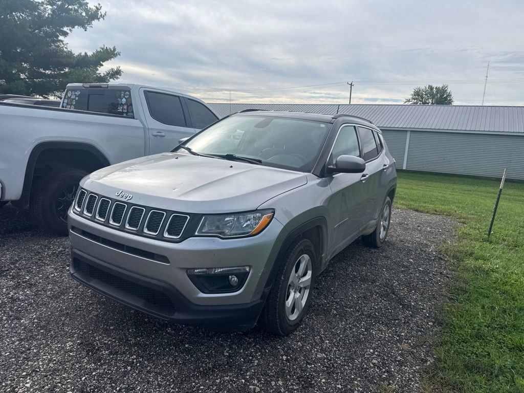 Used 2018 Jeep Compass Latitude w/ Cold Weather Group AWD/4WD image 7