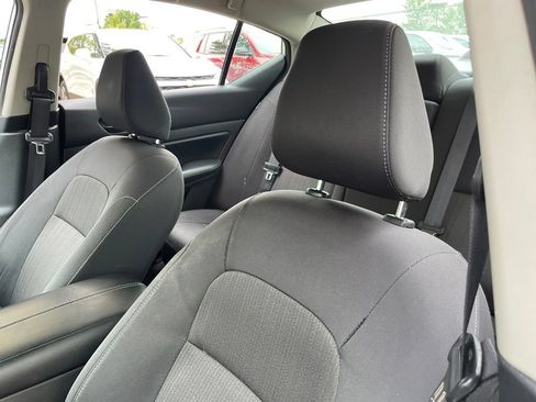 Used 2024 Nissan Altima 2.5 SV FWD image 23