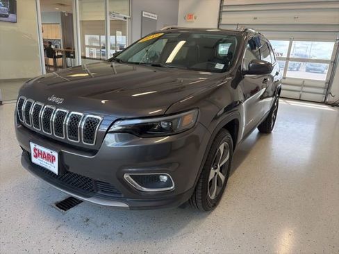 Used 2019 Jeep Cherokee Limited w/ Luxury Group AWD/4WD image 3