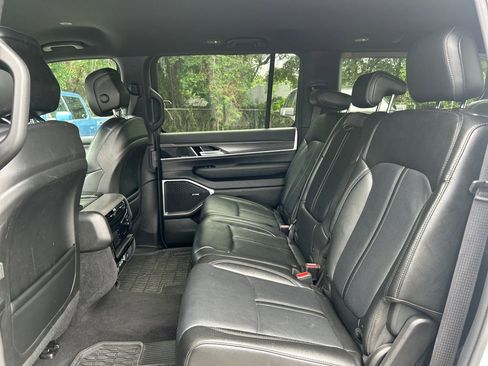 Used 2024 Jeep Wagoneer Series II w/ Flexible Seating Group RWD image 10