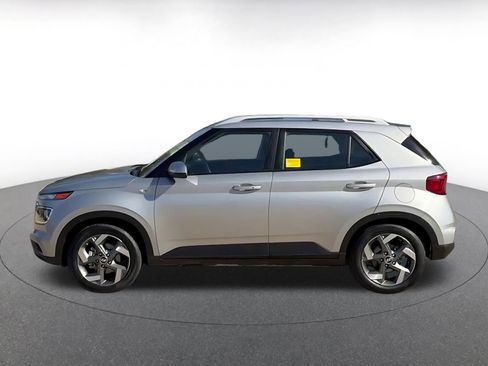 Used 2025 Hyundai Venue SEL image 9