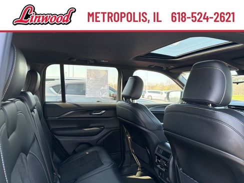 Used 2024 Jeep Grand Cherokee Altitude AWD/4WD image 2