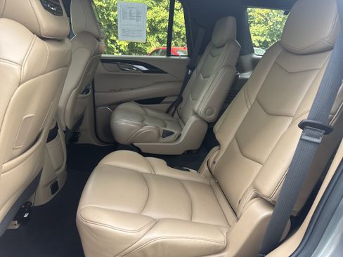 Used 2019 Cadillac Escalade Platinum AWD/4WD image 10