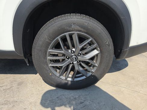 Used 2024 Nissan Rogue S FWD image 17
