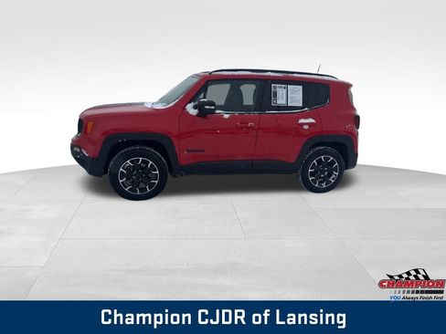 Used 2023 Jeep Renegade Latitude image 2