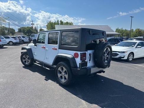 Used 2018 Jeep Wrangler Unlimited Sahara image 6