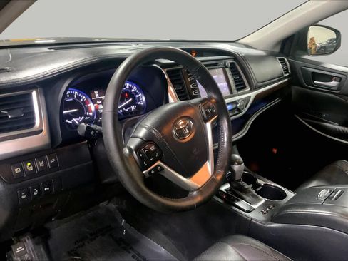 Used 2015 Toyota Highlander Limited Platinum AWD/4WD image 18