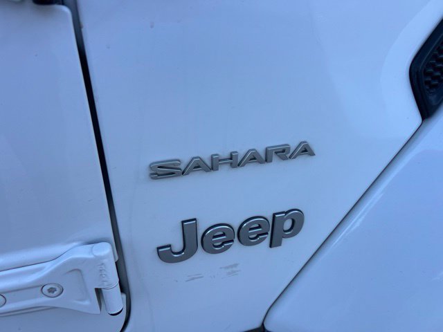 Used 2018 Jeep Wrangler Unlimited Sahara AWD/4WD image 4