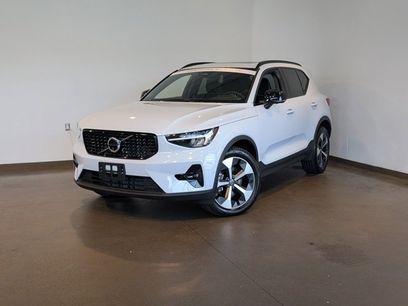 Used 2025 Volvo XC40 B5 Plus