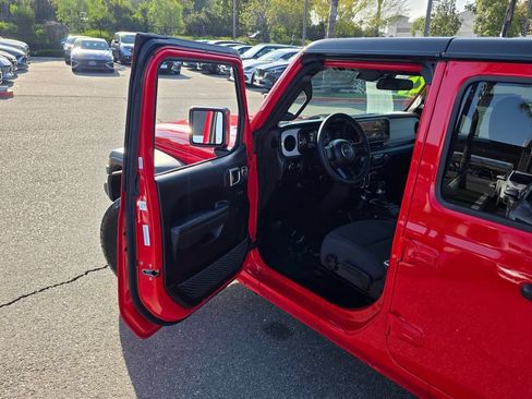 Used 2025 Jeep Wrangler Unlimited Sport AWD/4WD image 41