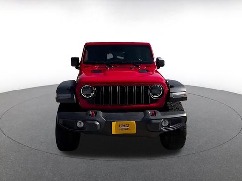 Used 2025 Jeep Wrangler Unlimited Rubicon AWD/4WD image 3