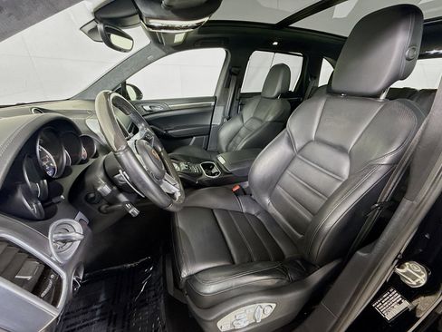 Used 2016 Porsche Cayenne Turbo AWD/4WD image 5