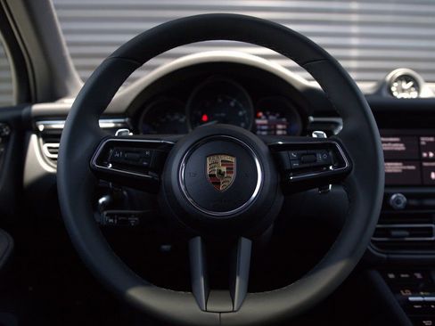 Certified 2025 Porsche Macan Turbo image 38