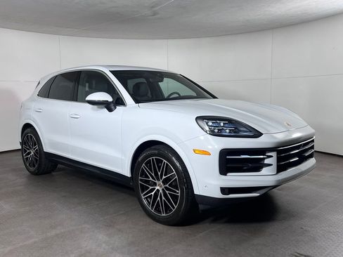 Certified 2024 Porsche Cayenne AWD/4WD image 9
