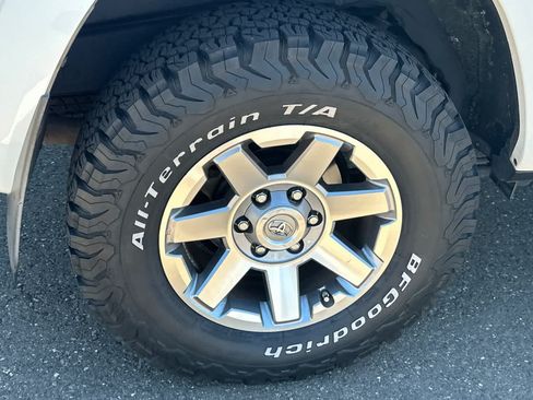 Used 2016 Toyota 4Runner Trail Premium AWD/4WD image 17