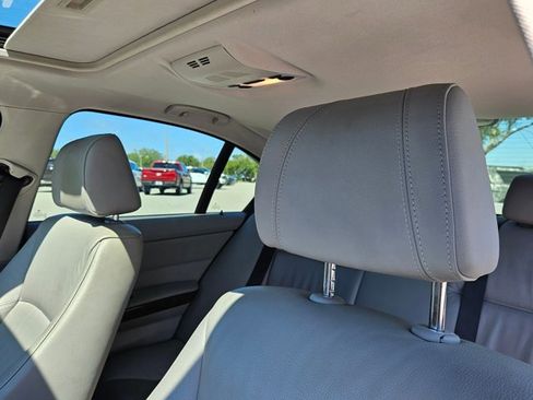 Used 2006 BMW 330i Sedan RWD image 19