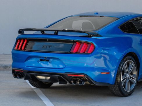 Used 2019 Ford Mustang GT RWD image 5
