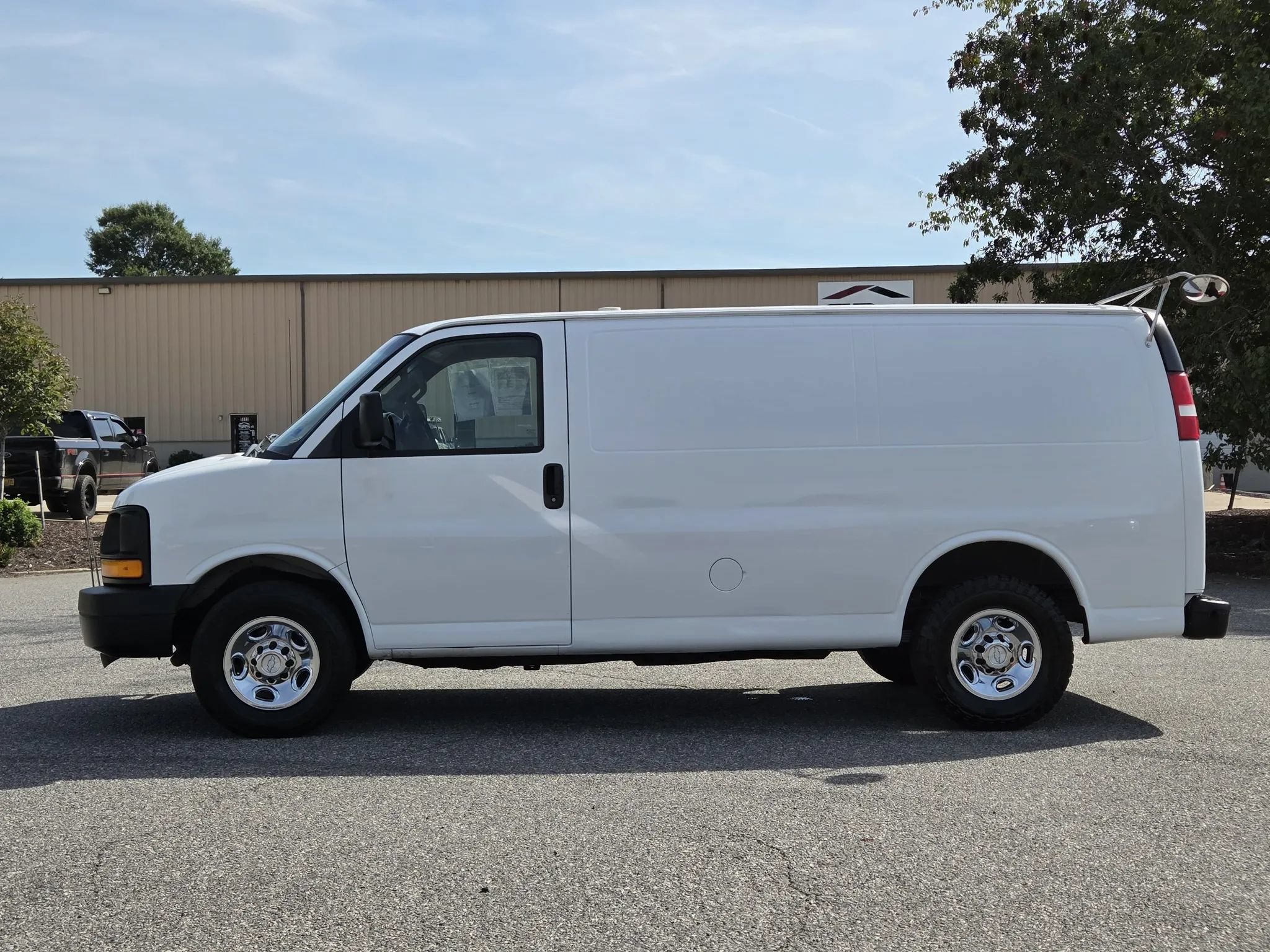 Used 2016 Chevrolet Express 3500 RWD image 9