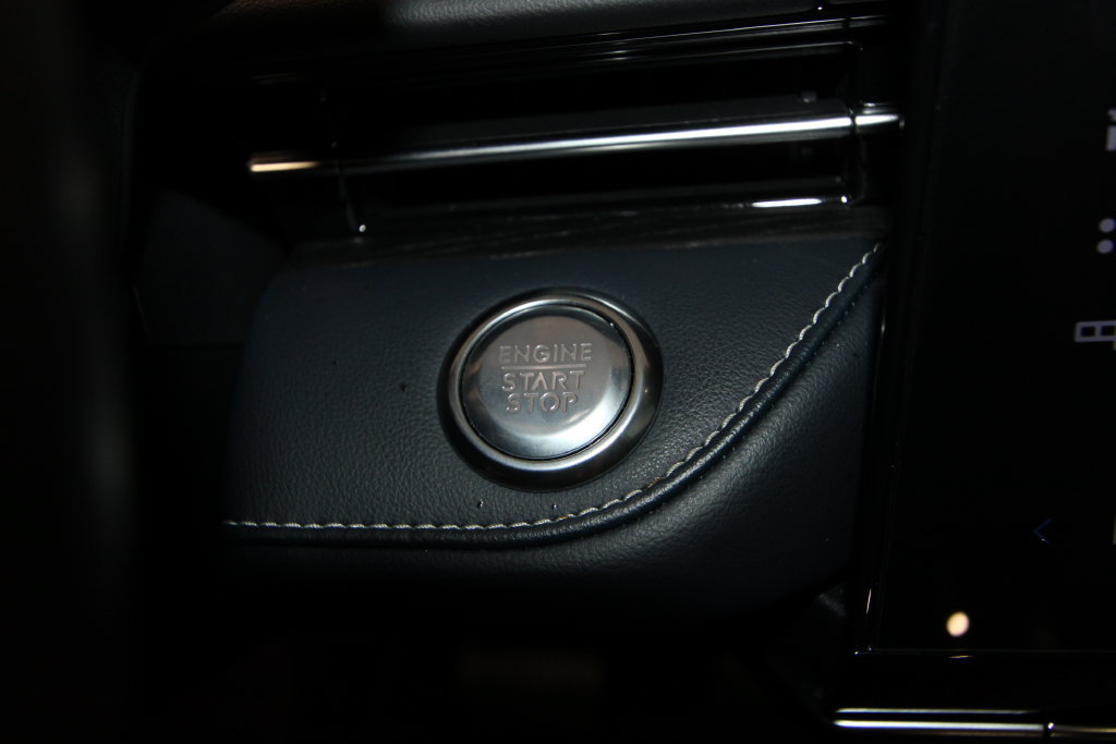 Used 2025 Lincoln Nautilus Reserve AWD/4WD image 14