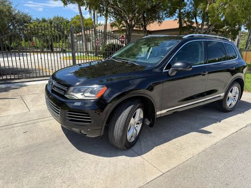 Used 2013 Volkswagen Touareg TDI AWD/4WD image 4
