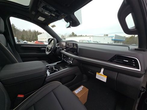 New 2026 Chevrolet Suburban Premier image 33