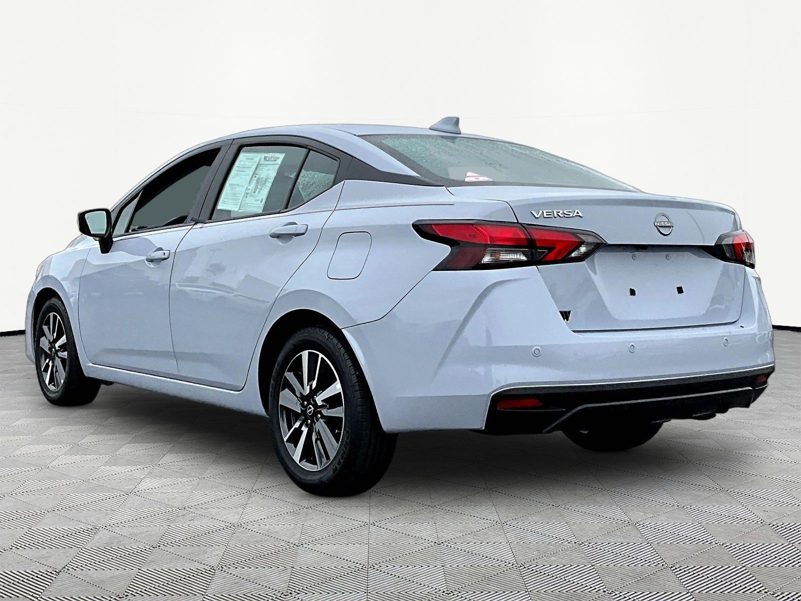 Used 2025 Nissan Versa SV FWD image 4