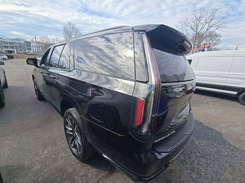 Used 2021 Cadillac Escalade ESV Sport Platinum AWD/4WD image 4