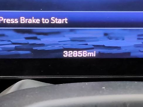 Used 2025 Chevrolet Suburban Z71 image 20