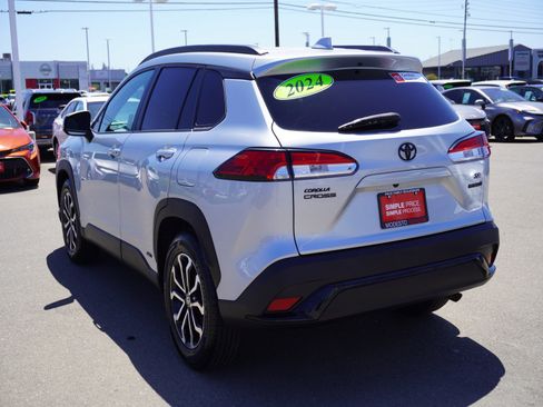 Used 2024 Toyota Corolla Cross AWD Hybrid w/ Moonroof Package image 9