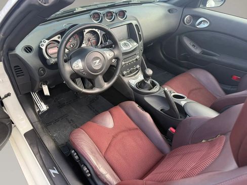 Used 2014 Nissan 370Z Touring w/ Sport Package RWD image 11