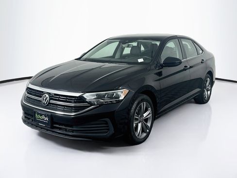 Used 2024 Volkswagen Jetta SE FWD image 3
