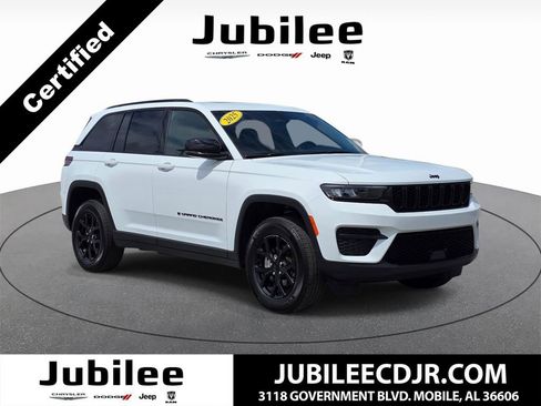 Used 2025 Jeep Grand Cherokee Altitude image 1