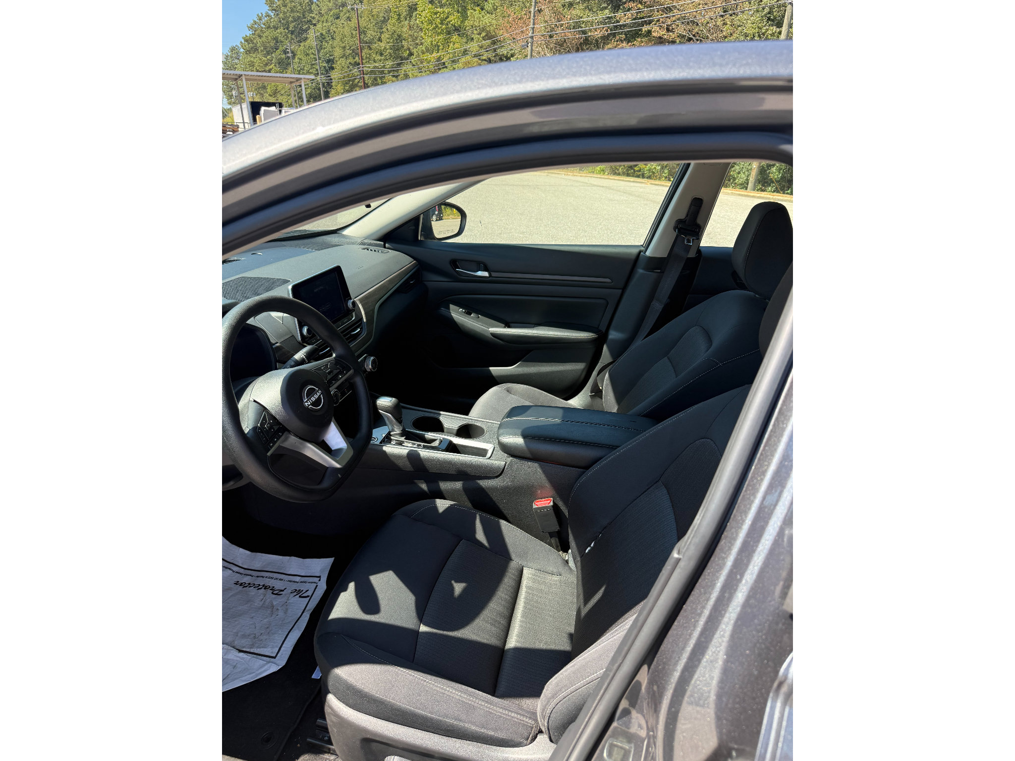 Used 2025 Nissan Altima 2.5 SV FWD image 13