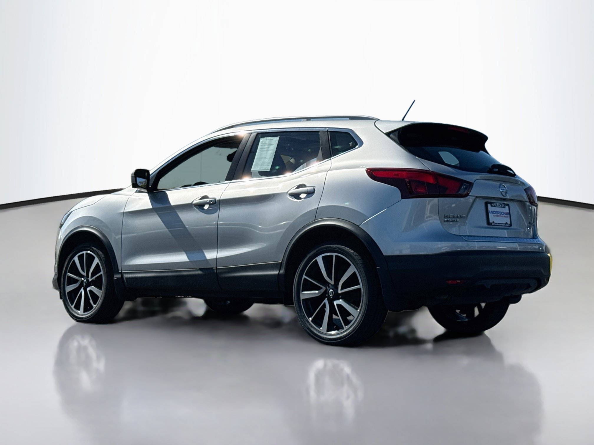 Used 2017 Nissan Rogue Sport SL w/ SL Premium Package AWD/4WD image 5
