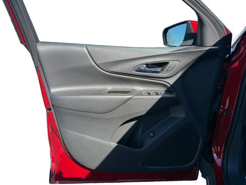 Used 2023 Chevrolet Equinox LT image 9