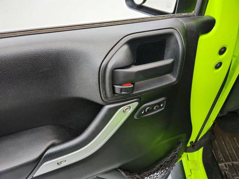 Used 2013 Jeep Wrangler Unlimited Rubicon w/ Connectivity Group AWD/4WD image 20