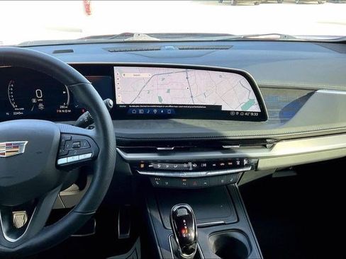 Used 2025 Cadillac XT4 Sport image 6