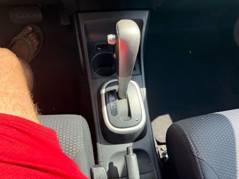 Used 2009 Nissan Versa SL w/ Convenience Pkg image 24