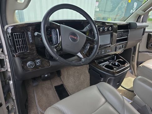 Used 2022 GMC Savana 2500 w/ Enhanced Convenience Package RWD image 15