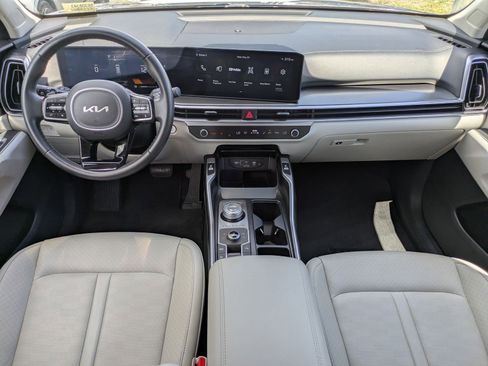 Certified 2025 Kia Sorento EX w/ EX Panoramic Sunroof Package AWD/4WD image 13