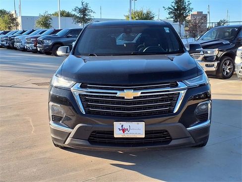 Used 2023 Chevrolet Traverse LT image 10